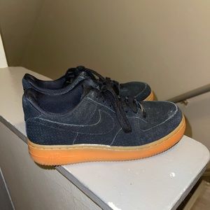 NIKE ‘07 BLACK SUEDE AIR FORCE ONE WITH GUM SOLE RARE